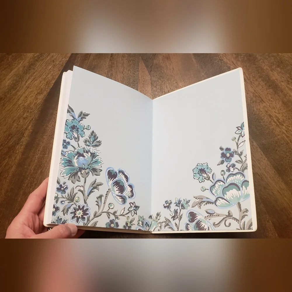 Vera Bradley Hardcover Journal with Embossed Pen – Blue Floral Pattern NWOT - Picture 7 of 9